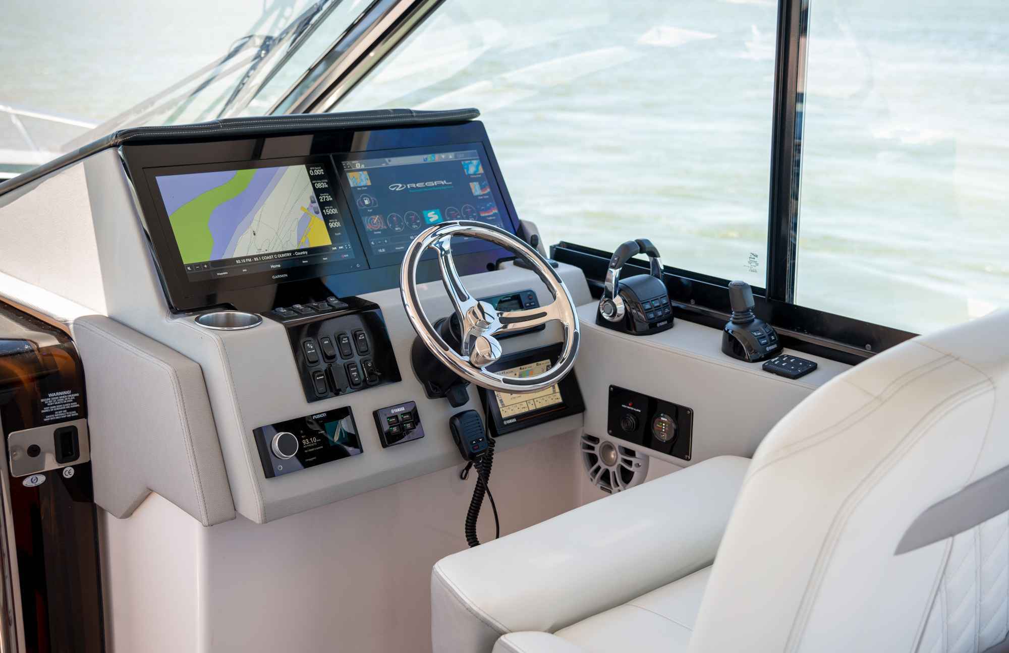 newboatbuyingguide-strongsmarine-36grandcoupe-regal